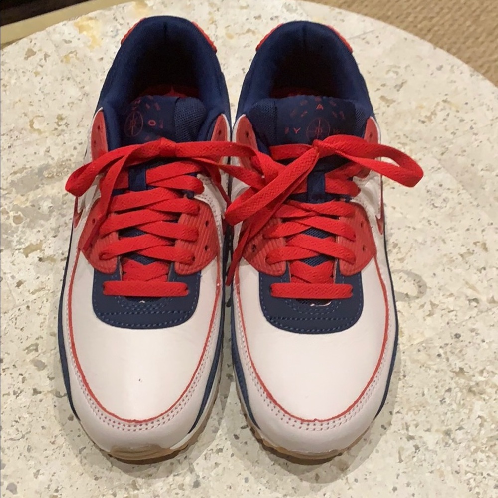 Nike Sneakers Men’s Size 8 fits Women size 9